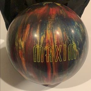 Maxim Bowling Ball and Brunswick carry bag